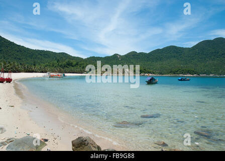 Sunny and warm tropical beach. Bay of Cham Islands near Hoi An( Hoian) and Da Nang( Danang), Central Vietnam. Stock Photo