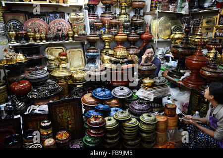 Traditional Burmese lacquerware shops in the corridor leading to the Shwezigon Paya pagoda in Bagan. Stock Photo