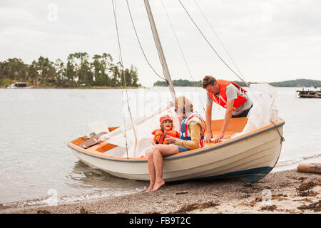 Sweden, Sodermanland, Stockholm archipelago, Musko, Family with child (4-5) wearing life jackets on sailboat Stock Photo