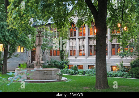 United States of America, Usa: the inner garden of the courtyard of the Fourth Presbyterian Church in the Magnificent Mile neighborhood of Chicago Stock Photo
