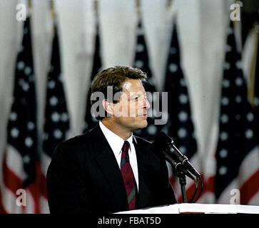Little Rock, Arkansas, USA, 3rd November, 1992 Vice- President-Elect Albert Gore Jr. addresses the crowd at the front of the Old Statehouse building in downtown Little Rock at the start of the victory party. Credit: Mark Reinstein Stock Photo
