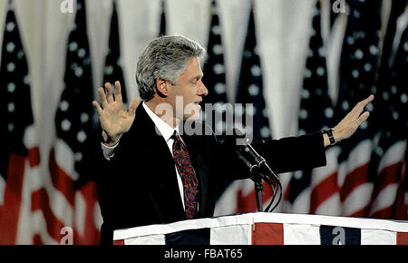 Little Rock, Arkansas, USA, 3rd November, 1992 President-Elect William Jefferson Clinton addresses the crowd in front of the Old Statehouse building in downtown Little Rock thanking the voters for electing him the 42nd President of the United States.  Credit: Mark Reinstein Stock Photo