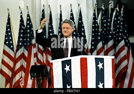 Little Rock, Arkansas, USA, 3rd November, 1992 President-Elect William Jefferson Clinton addresses the crowd in front of the Old Statehouse building in downtown Little Rock thanking the voters for electing him the 42nd President of the United States.  Credit: Mark Reinstein Stock Photo