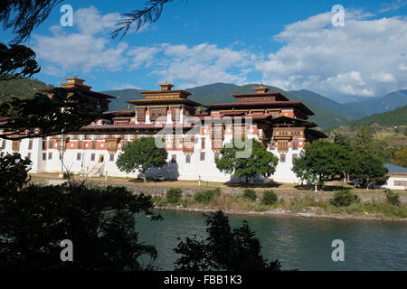 The Punakha Dzong (also known as Pungtang Dechen Photrang Dzong), Punakha, Bhutan. Stock Photo