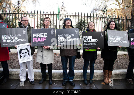 London, United Kingdom. January 7th, 2016. ENGLAND, London: Protesters gathered outside the Saudi Arabia Embassy in London, on January 8, 2016 to call for the release of jailed blogger Raif Badawi.The demonstrations come one year after his flogging. A petition with 250,000 signatures calling for Badawi's release was handed over by Amnesty International director Kate Allen, along with a separate petition calling for the release of Badawi's lawyer, Waleed Abu al-Khair. Stock Photo
