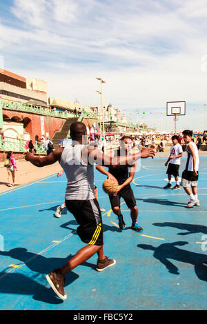 Basketball players on the seafront in Brighton, East Sussex, England Stock Photo