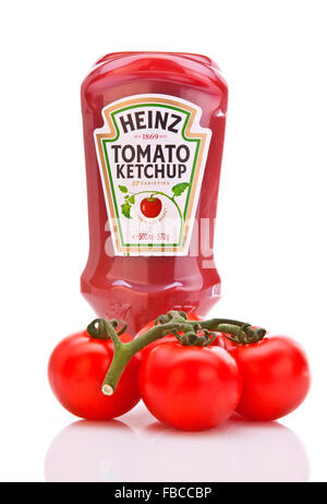 Heinz Tomato Ketchup with fresh tomatoes on a white background Stock Photo
