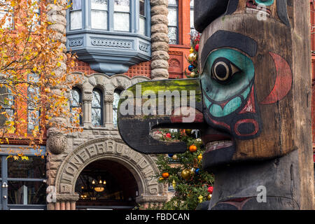 Totem pole in Pioneer Square, Seattle, Washington, USA Stock Photo