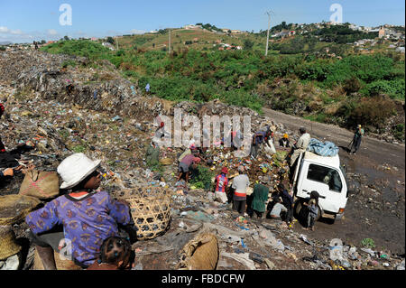 MADAGASCAR Antananarivo, dumping site, people live from waste picking Stock Photo