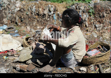 MADAGASCAR Antananarivo, dumping site, people live from waste picking, children work as waste picker Stock Photo