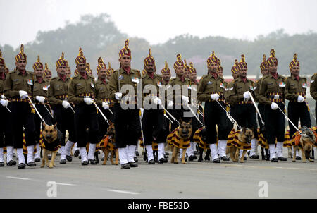 New Delhi, India. 15th Jan, 2016. Indian troops march at the Army Day parade in New Delhi, India, Jan. 15, 2016. The Army Day is celebrated on Jan. 15 every year in India. Credit:  Stringer/Xinhua/Alamy Live News Stock Photo