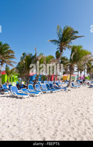 People enjoy a sunny day on the sandy beach of Princess Cays, Eleuthera in the Bahamas Stock Photo