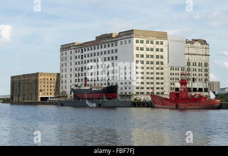 SS Robin and Trinity lightship next to the Millennium Mills in Silvertown Stock Photo