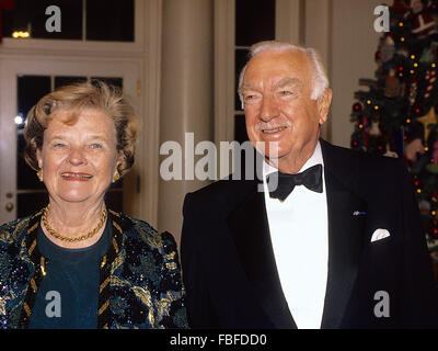 Washington, DC., USA, 6th December,1992 Walter Cronkite and wife Betsy arrive at the White House for the Kennedy Center Honors. Walter Leland Cronkite, Jr. was an American broadcast journalist, best known as anchorman for the CBS Evening News for 19 years (1962-81). During the heyday of CBS News in the 1960s and 1970s, he was often cited as 'the most trusted man in America' after being so named in an opinion poll. He reported many events from 1937 to 1981, including bombings in World War II; the Nuremberg trials combat in the Vietnam War Watergate the Iran Hostage Crisis Credit: Mark Reinstein Stock Photo