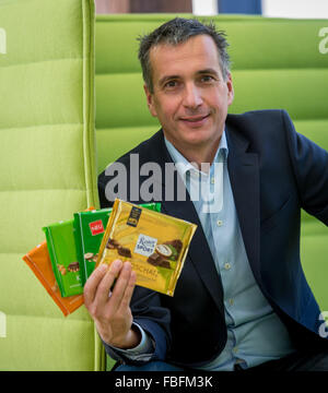 Waldenbuch, Germany. 8th Dec, 2016. Chairman of the management board of chocolate manufacturer Ritter Sport, Andreas Ronken, holds chocolate bars with different flavours in his hand at the company headquarter in Waldenbuch, Germany, 8 December 2016. Photo: Daniel Maurer/dpa/Alamy Live News Stock Photo