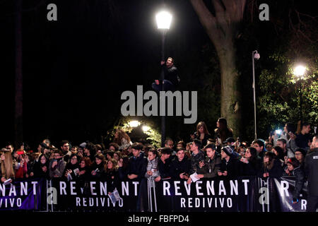 Rome, Italy. 15th Jan, 2016. Fans, Casa del Cinema. Redivivo Anteprima. Revenant Red Carpet Premiere. Credit:  Insidefoto/Alamy Live News Stock Photo