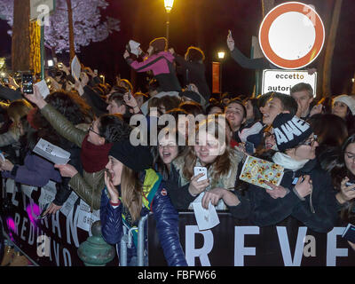 Rome, Italy. 15th Jan, 2016. Fans Italian American actor Leonardo DiCaprio desperately await his arrival in Rome, the House of Cinema, hoping to snatch an autograph or a picture. Credit:  Gennaro Leonardi/Alamy Live News Stock Photo