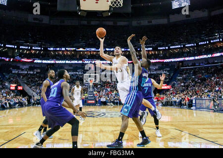 New Orleans, LA, USA. 15th Jan, 2016. New Orleans Pelicans forward Ryan Anderson (33) shoots a fade away during an NBA basketball game between the Charlotte Hornets and the New Orleans Pelicans at the Smoothie King Center in New Orleans, LA. New Orleans Pelicans defeat Charlotte Hornets 109-107. Stephen Lew/CSM/Alamy Live News Stock Photo