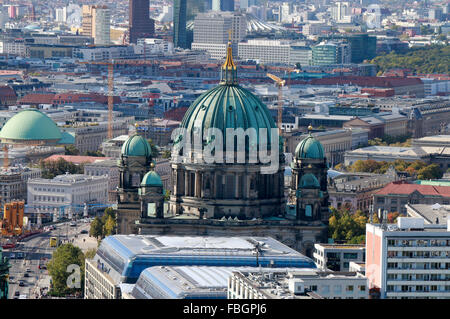 Luftbild: Skyline von Berlin Mitte mit dem Berliner Dom, Unter den Linden, Berlin.