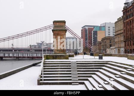 Glasgow, Scotland, UK, 16th Jan, 2016. Glasgow's first snow of the year continued for several hours bringing white out conditions in the city by the Portland Street suspension Bridge over the river Clyde. Stock Photo