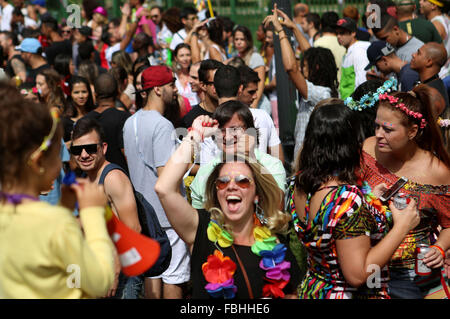 Sao Paulo, Brazil. 16th Jan, 2016. People take part in the parade 'Spring, I Love you' in the framework of pre-Carnival festivities at Sao Paulo downtown, Brazil, on Jan. 16, 2016. According to local press the carnival officially starts on Feb. 5 in Sao Paulo. © Rahel Patrasso/Xinhua/Alamy Live News Stock Photo