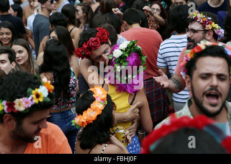 Sao Paulo, Brazil. 16th Jan, 2016. People take part in the parade 'Spring, I Love you' in the framework of pre-Carnival festivities at Sao Paulo downtown, Brazil, on Jan. 16, 2016. According to local press the carnival officially starts on Feb. 5 in Sao Paulo. © Rahel Patrasso/Xinhua/Alamy Live News Stock Photo