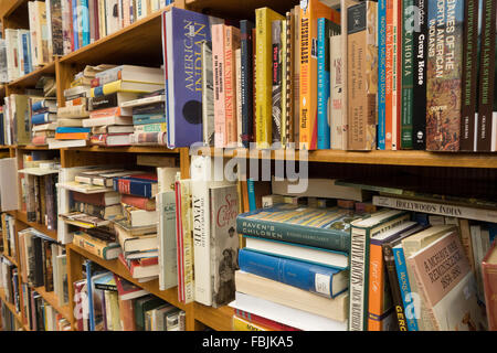 messy bookshelf Stock Photo - Alamy