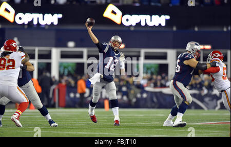 Kansas City Chiefs quarterback Brady Quinn prepares to throw during an NFL  football game against the Carolina Panthers Sunday, Dec. 2, 2012 in Kansas  City, MO. (AP Photo/Ed Zurga Stock Photo - Alamy