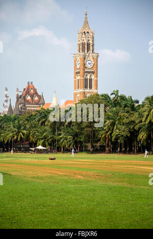 MUMBAI, INDIA - OCTOBER 10, 2015: Unidentified people playing sqiash by the Rajabai Clock Tower in Mumbai. Tower was completed a Stock Photo