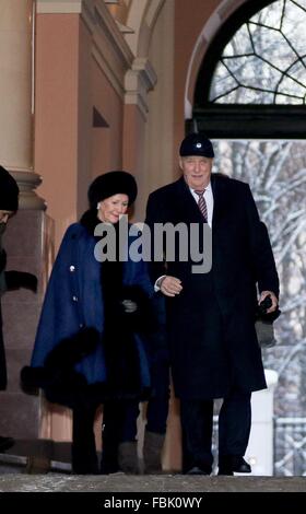 Oslo, 17-01-2016 King Harald and Queen Sonja 25th anniversary of the ascension to the Norwegian throne of Their Majesties King Harald and Queen Sonja The Royal Family attends the events at The Palace Square (Slottsplassen) RPE/Albert Nieboer/Netherlands OUT - NO WIRE SERVICE - Stock Photo