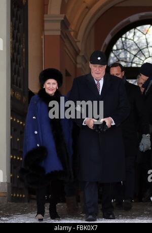 Oslo, 17-01-2016 King Harald and Queen Sonja 25th anniversary of the ascension to the Norwegian throne of Their Majesties King Harald and Queen Sonja The Royal Family attends the events at The Palace Square (Slottsplassen) RPE/Albert Nieboer/Netherlands OUT - NO WIRE SERVICE - Stock Photo