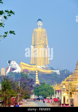 Laykyun Setkyar a 424 ft (116m) standing Buddha and a 312 ft (95m) reclining Buddha at Bodhi Tataung, Thanboddhay, Myanmar Stock Photo