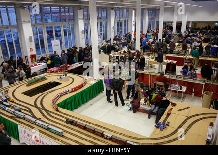 Torino, Italy. 17th Jan, 2016. People watching during modeling exhibition at Grugliasco, near Torino, a weekend dedicated to the static and dynamic modeling, with flight simulation, trains in motion, radio controlled cars and much more. © Cycle For Water Campaign/Alamy Live News Stock Photo
