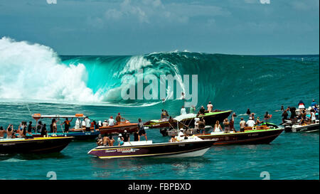 Point Break is a 2015 3D American action thriller film directed by Ericson Core and written by Kurt Wimmer. An American-Chinese co-production, the film is a remake of the 1991 film of the same name, which starred Patrick Swayze and Keanu Reeves.  This photograph is for editorial use only and is the copyright of the film company and/or the photographer assigned by the film or production company and can only be reproduced by publications in conjunction with the promotion of the above Film. A Mandatory Credit to the film company is required. The Photographer should also be credited when known. Stock Photo