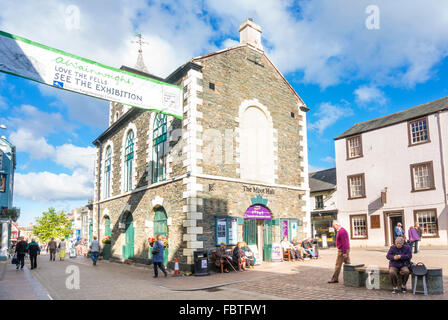 The Moot Hall tourist information centre in Keswick town centre Lake district Cumbria England GB UK EU Europe Stock Photo