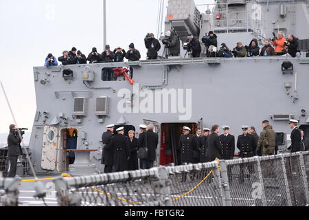 Kiel, Germany. 19th Jan, 2016. Kiel, Germany. 19th January, 2016. German Chancellor Angela Merkel (CDU) on board the corvette Braunschweig at the naval base in Kiel, Germany, 19 Janaury 2016. During her visit, Chancellor Merkel learned about the tasks and capabilities of the units of Einsatzflotille 1. PHOTO: LUKAS SCHULZE/DPA Credit:  dpa picture alliance/Alamy Live News Stock Photo