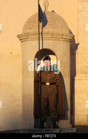 Sentry at the Quirinal Palace in Rome Italy Stock Photo - Alamy