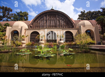 View of the lily pond in front of the Botanical Building in San Diego's Balboa Park Stock Photo