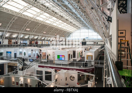 London, UK. 19th January, 2016. . Galleries make last minute preparations to their stands at the preview of the London Art Fair, the UK's premier fair for Modern British and contemporary art, which is taking place at the Business Design Centre in Islington.  Now in its 28th year, the fair brings works featuring a variety of British and international artists and photographers. Credit:  Stephen Chung / Alamy Live News Stock Photo