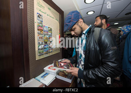 Cairo, Egypt. 19th Jan, 2016. A visitor looks at a book at the Chinese book promotion week in Cairo, capital of Egypt, Jan. 19, 2016. © Meng Tao/Xinhua/Alamy Live News Stock Photo