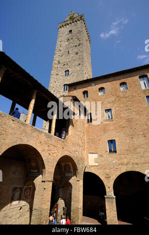 Courtyard and Torre Grossa tower, Palazzo del Popolo, Musei Civici museum, San Gimignano, Tuscany, Italy Stock Photo