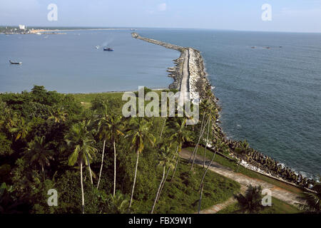 Thangassery fishing harbour and breakwater, Kollam (Quilon), Kerala, India Stock Photo