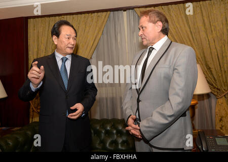 Cairo, Egypt. 19th Jan, 2016. Cai Mingzhao(L), president of China's Xinhua News Agency meets with Alaa Heidar, board chairman and editor in chief of MENA, Egypt official news agency, in Cairo, Egypt, on Jan. 19, 2016. Cai Mingzhao, president of China's Xinhua News Agency, met here on Tuesday in separate meetings with top executives of key Egyptian media outlets, and they agreed to commit themselves to even broader and deeper cooperation. © Pan Chaoyue/Xinhua/Alamy Live News Stock Photo