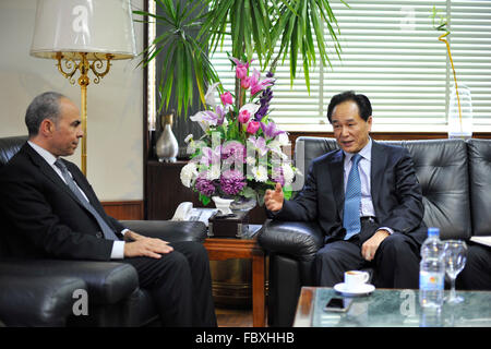 Cairo, Egypt. 19th Jan, 2016. Cai Mingzhao(R), president of China's Xinhua News Agency meets with Ahmed El-Sayed El-Nagger, Chairman of the Board of Al Ahram Foundation in Cairo, Egypt, on Jan. 19, 2016. Cai Mingzhao, president of China's Xinhua News Agency, met here on Tuesday in separate meetings with top executives of key Egyptian media outlets, and they agreed to commit themselves to even broader and deeper cooperation. © Pan Chaoyue/Xinhua/Alamy Live News Stock Photo