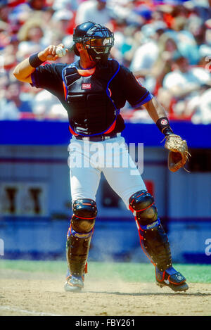 Mike piazza and his wife alicia hi-res stock photography and