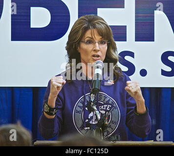 Independence, Kansas, USA, 25th October, 2014 Sarah Palin announces her support for Senator Pat Roberts Credit: Mark Reinstein Stock Photo