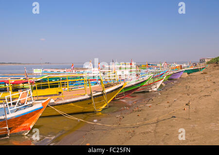 Boats moored on the  Irrawaddy river in Bagan, Myanmar Stock Photo