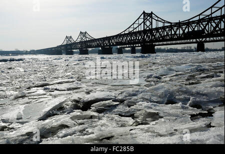 Dandong. 20th Jan, 2016. Photo taken on Jan. 20, 2016 shows the ice layer on the Yalu River in Dandong, northeast China's Liaoning Province. Continuous chilling weather brought serious freeze-up to the Yalu River. Credit:  Qi Wanpeng/Xinhua/Alamy Live News Stock Photo