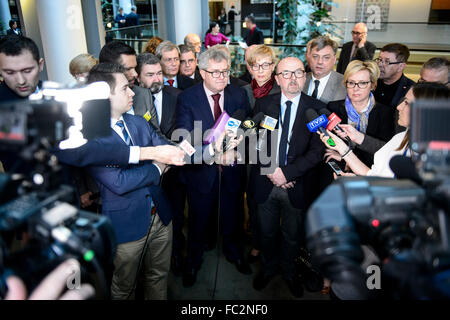 Strasbourg, Bxl, France. 20th Jan, 2016. Members of European Parliament (MEP) Ryszard Czarnecki (L) and Ryszard Legutko hold a press conference at European Parliament headquarters in Strasbourg, France on 20.01.2016 by Wiktor Dabkowski Credit:  Wiktor Dabkowski/ZUMA Wire/Alamy Live News Stock Photo