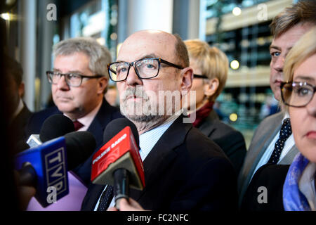 Strasbourg, Bxl, France. 20th Jan, 2016. Members of European Parliament (MEP) Ryszard Czarnecki (L) and Ryszard Legutko hold a press conference at European Parliament headquarters in Strasbourg, France on 20.01.2016 by Wiktor Dabkowski Credit:  Wiktor Dabkowski/ZUMA Wire/Alamy Live News Stock Photo